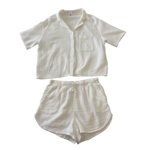 Stars above White Two-Piece Gauze Pajamas Set - Top & Shorts